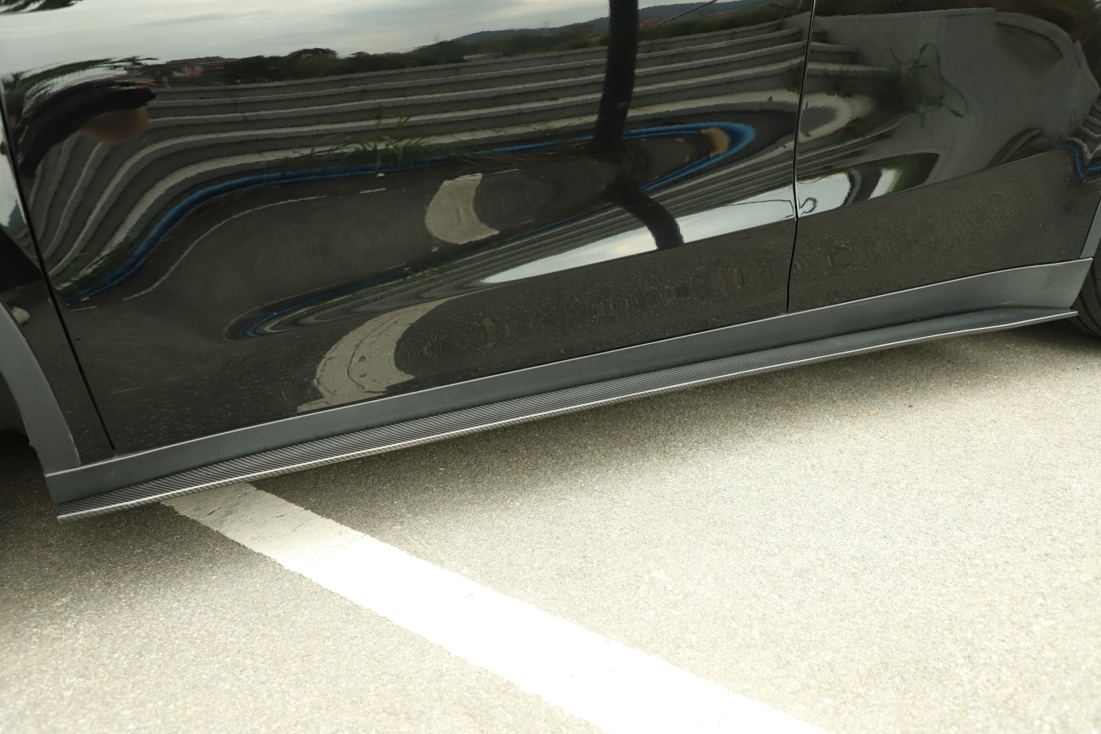 Dry Carbon Fiber Side Skirts For Tesla Model Y